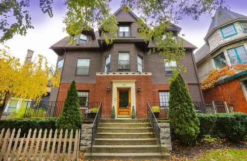 Albright Apartment | 2 Bed/1 Bath Apartment, Fully Stocked Kitchen, Spacious, Premium City Location
