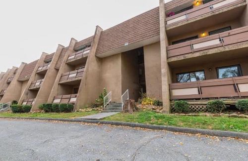 East Ridge Apartment | 2-bed, 1-bath apartment near I-24, Great location