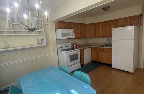 Airport Township House | 2 bed 1 bath full kitchen house just a mile away from airport. ask me anything