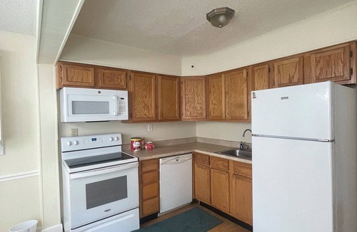Airport Township House | 2 bed 1 bath full kitchen house just a mile away from airport. ask me anything