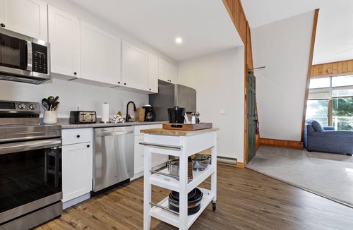 Lake of Bays Cabin | 2 bed 1 bath Lodge on Port Cunnington
