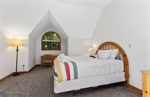 Lake of Bays Cabin | 2 bed 1 bath Lodge on Port Cunnington