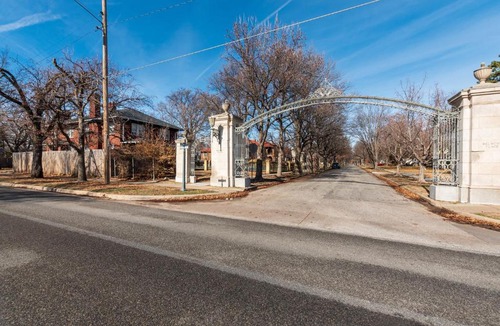 College Hill House | 2 Bed 1 Bath Property in College Hill with Garage