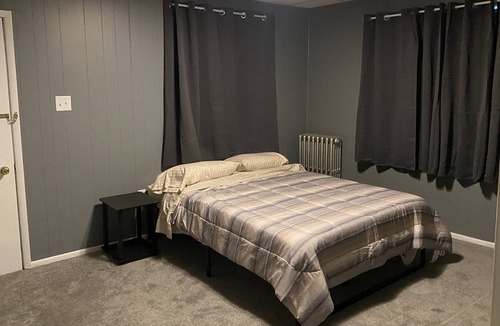 Kingston Apartment | 2 bed 1 bath remodeled furnished apartment