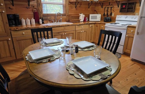 Jamestown Cabin | 2 Bed 1 bath rustic, pet friendly, Big South Fork