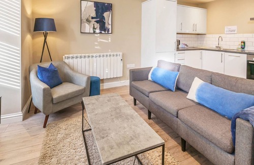 Basingstoke Apartment | 2 Bed 1 Bath Town Center Apt, FREE PARKING