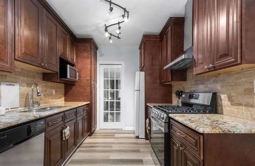 Harrison Apartment | 2 bed/1 bath Work from home Oasis NYC Getaway w/Backyard