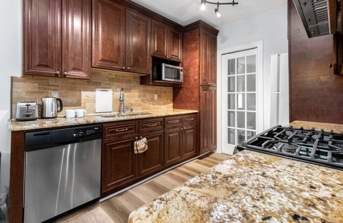 Harrison Apartment | 2 bed/1 bath Work from home Oasis NYC Getaway w/Backyard