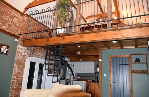 Langrick Cottage | 2-bed 18th Century Barn - Sleeps 6 - Pet Friendly