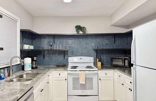 Norcross Condo | 2 Bed 2.5 Bath Townhome in Norcross (Gwinnett County)