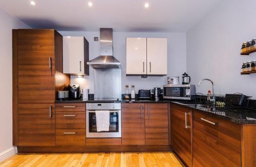 Roundhay Apartment | 2 bed, 2 bath apartment in Roundhay