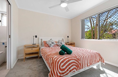 Chermside Apartment | 2 Bed/2 Bath Apt, Walk to Westfield, Hospitals