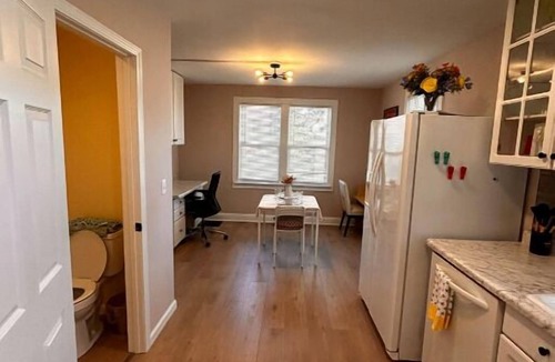 St. Louis House | 2 Bed 2 Bath Entire House with Parking and Washer/Dryer