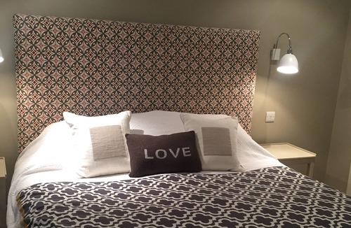 Pimlico Apartment | 2 Bed, 2 Bath Flat, fantastically located in Pimlico. Top floor flat. V quiet.