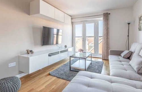 Langley Marish Apartment | 2 Bed, 2 Bath & Free Parking Near Heathrow