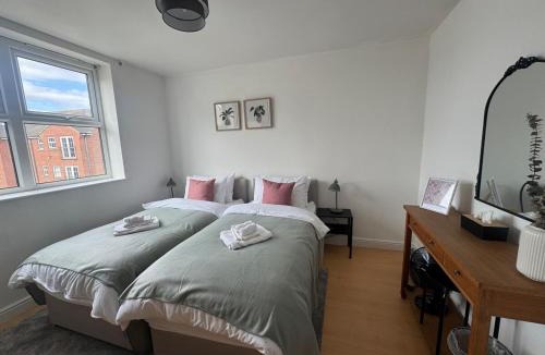 Morley Apartment | 2 bed - 2 bath, gated parking, M62 J27