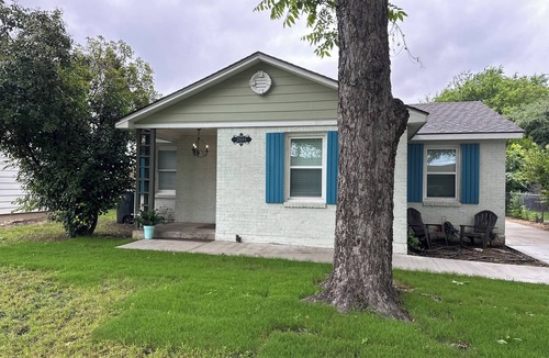Fort Worth House | 2-bed 2 bath house located 1 mile from TCU Campus, 25 mins to Cowboys stadium