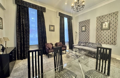 City of Westminster Condo | 2 Bed/2 Bath Large Flat, Ground Floor, Sky TV, AC