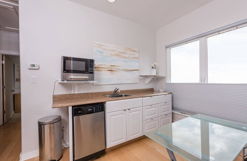 Hancock Apartment | 2 bed 2 bath modern apt. right in Central Austin