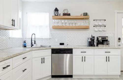Spring House | 2 bed 2 bath Modern Farmhouse in Old Town Spring
