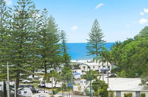 Miami Apartment | 2 Bed, 2 Bath Ocean View Apt! Parking, 250m to Beach