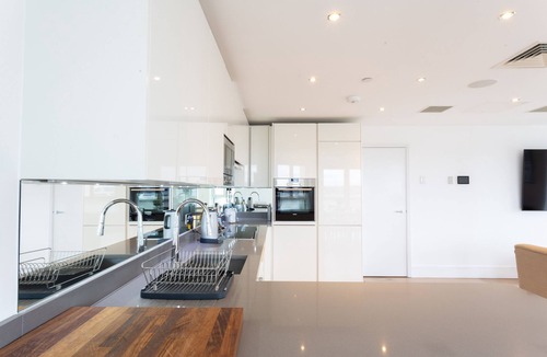Clapham Apartment | 2 Bed/2 Bath Penthouse With Amazing Views
