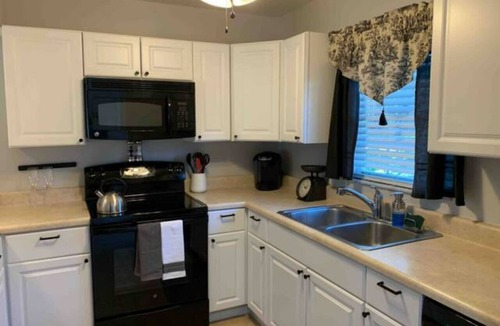 Plymouth Apartment | 2 Bed 2 Bath Quiet Lakeside Condo