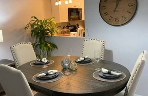 Plymouth Apartment | 2 Bed 2 Bath Quiet Lakeside Condo