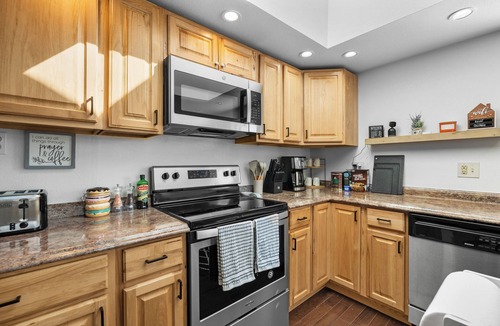 Spokane House | 2 Bed 2 Bath Riveside Retreat