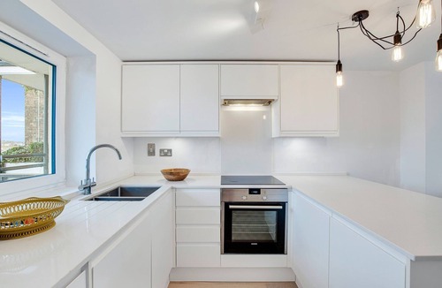 Warwick Apartment | 2-Bed, 2-Bath Seventh Floor Flat