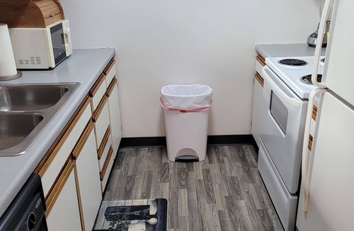 Cedar Rapids House | 2 bed 2 bath Spacious Apartment Downtown CR