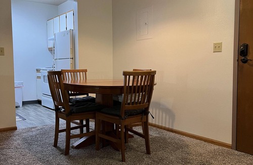 Cedar Rapids House | 2 bed 2 bath Spacious Apartment Downtown CR