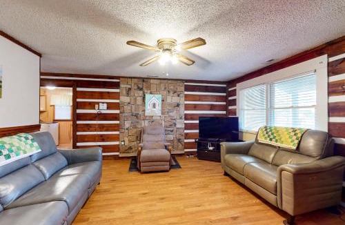 Qualla House | 2 Bed 2 Bath Vacation home in Whittier II