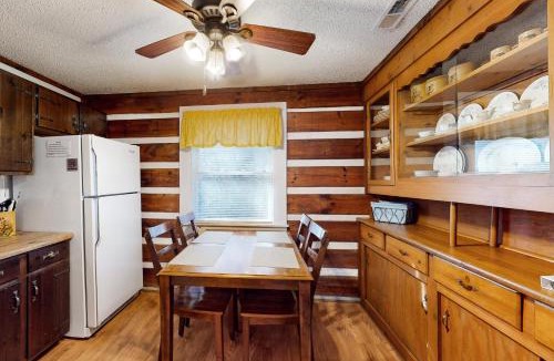 Qualla House | 2 Bed 2 Bath Vacation home in Whittier II