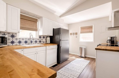 West Plaza House | 2 bed, 2 bath West Plaza House, yard, parking!