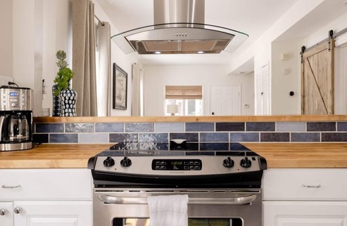 West Plaza House | 2 bed, 2 bath West Plaza House, yard, parking!