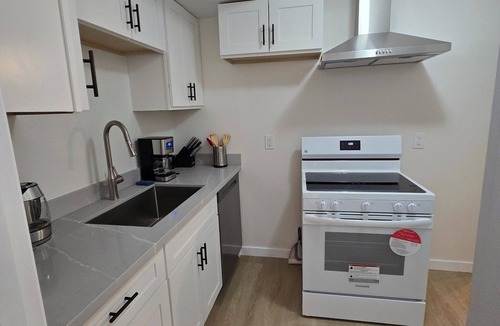 Lynnwood House | 2 bed 2bath guest house with private entrance, near light rail & Seattle