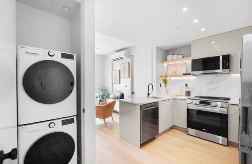 Greenpoint House | 2 bed/2bath PH with private deck