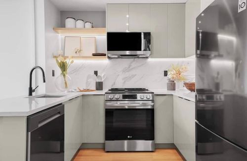 Greenpoint House | 2 bed/2bath PH with private deck