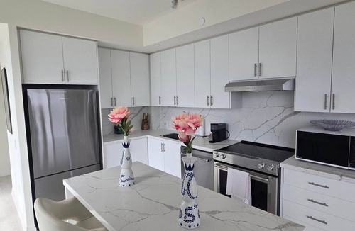 Vaughan Condo | 2 bed 3 bath Corner unit Central GTA in Vaughan. 5 mins from TTC/VIA station.
