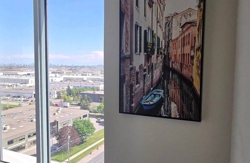 Vaughan Condo | 2 bed 3 bath Corner unit Central GTA in Vaughan. 5 mins from TTC/VIA station.