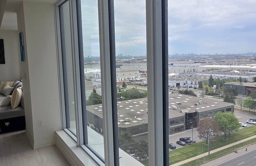 Vaughan Condo | 2 bed 3 bath Corner unit Central GTA in Vaughan. 5 mins from TTC/VIA station.