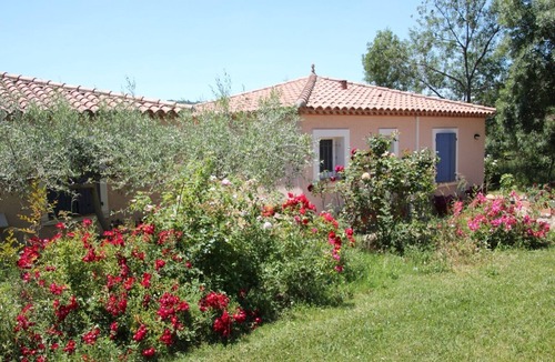 Cebazan House | 2-bed 5-ft. air-conditioned villa with shared heated and covered swimming pool