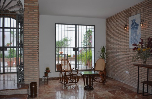 San Andres-San Pablo Apartment | 2-bed Apartment close to Historic Centre with Rooftop Terrace & Wi-Fi