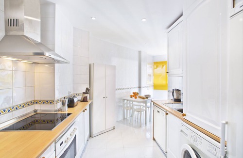 New Golden Mile Apartment | 2 bed apartment Estepona/Marbella . Mountain ocean views, beach, golf, shops.