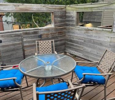 Cabbagetown House | 2 Bed Apartment in DT Toronto with Free Parking
