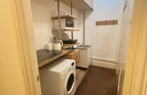 Edgbaston Apartment | 2 Bed Apartment-Sleeps 7-Free Parking