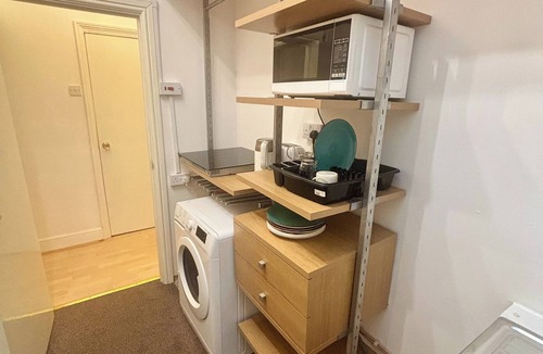 Edgbaston Apartment | 2 Bed Apartment-Sleeps 7-Free Parking