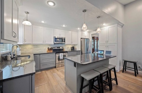 Charlotte Apartment | 2 Bed Apartment Sleeps 4 with Free Parking