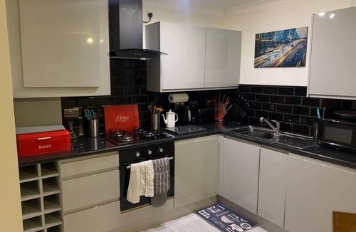 Wallasey Apartment | 2-Bed Apartment - Sleeps 4 & Parking